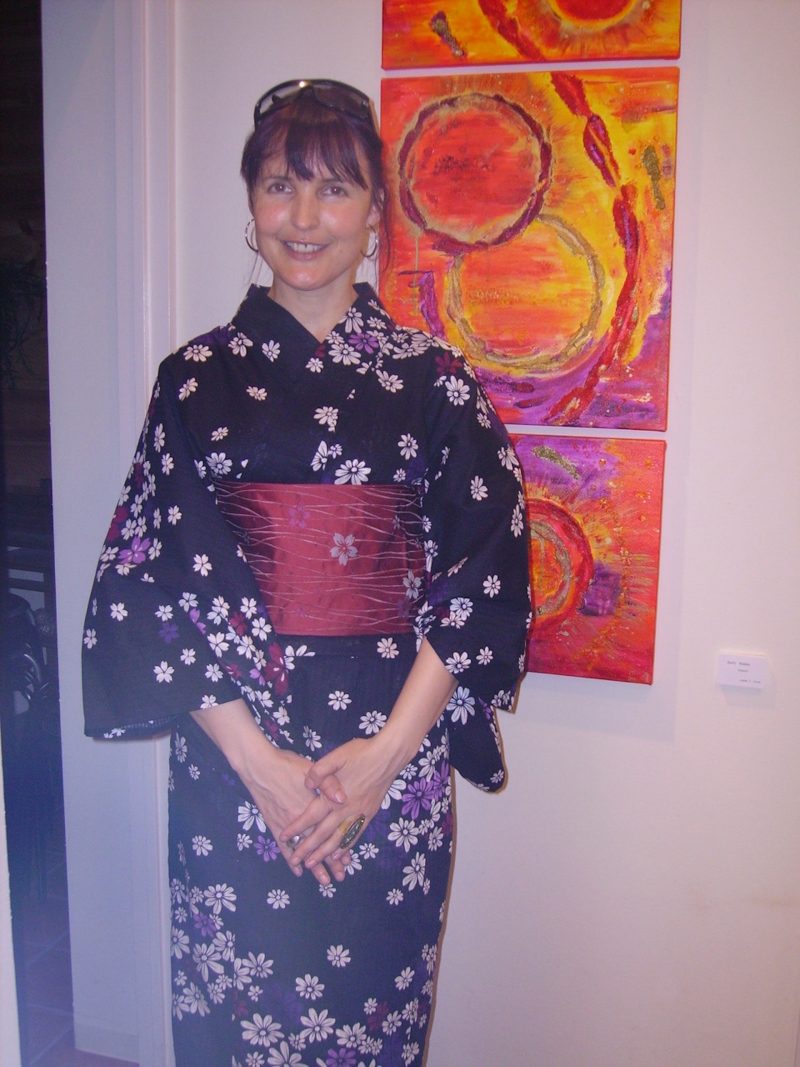 About Emerald Dunne: Artist in yukata, Art de Art exhibition, Takatsuki, Japan, September 2007.